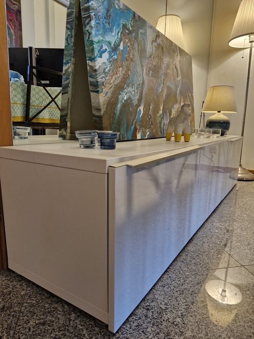 Móvel de arrumação/TV com 3 módulos Faz-se entrega.