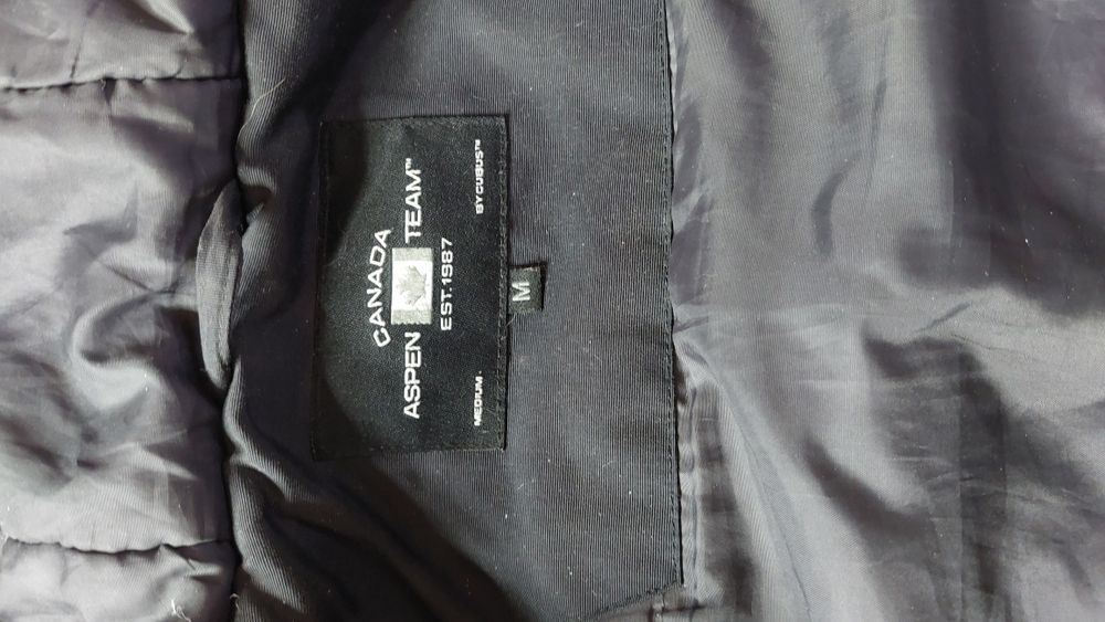 Куртка-бомбер бренда Canada Aspen Team,