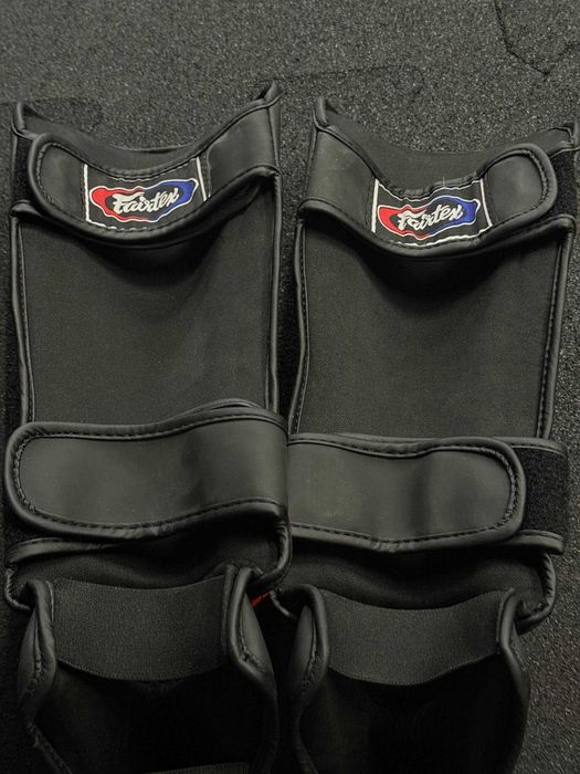 Ochraniacze piszczeli i stopy Fairtex