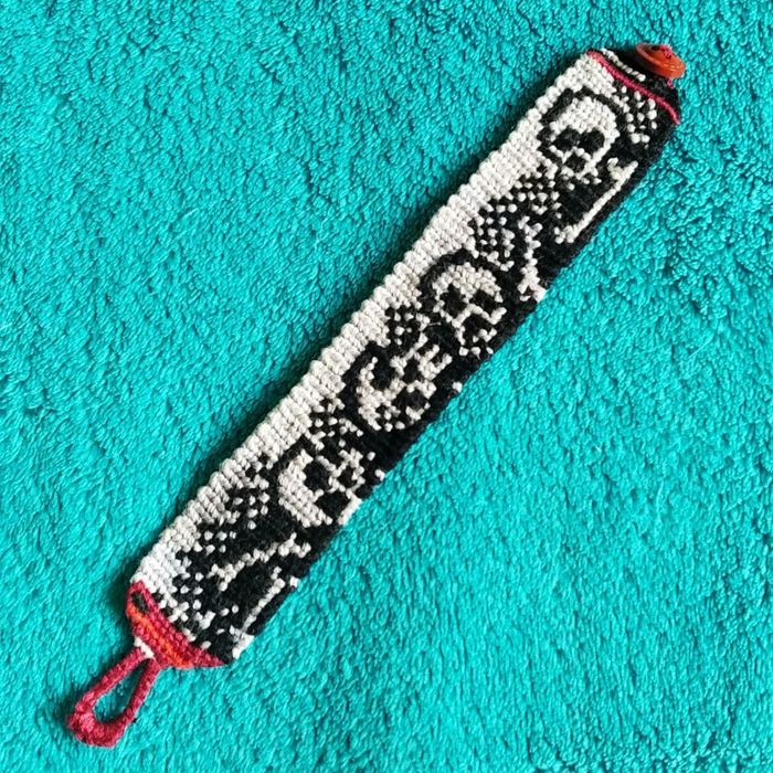 Bransoletka z muliny wykonana ręcznie.