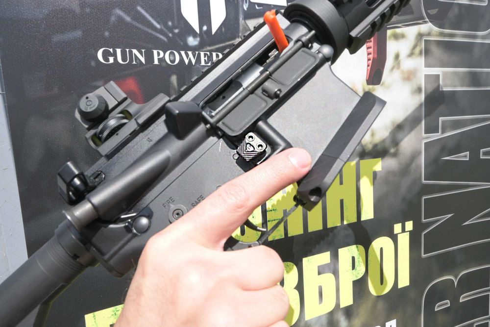 Кнопка скиду магазину AR-15