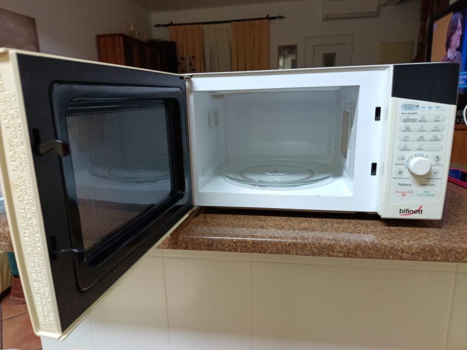 Microondas bifinett 800W usado em ótimo estado
