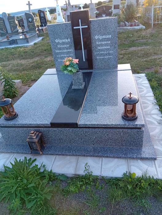Виготовлення та встановлення пам'ятників. Підняття та вирівнювання пам'ятників. Обкладання могил бруківкою та плиткою.