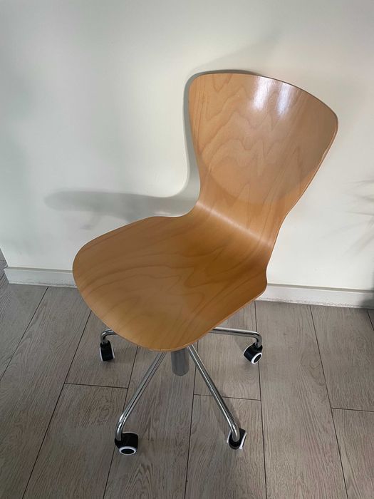 Drewniane krzesło biurowe