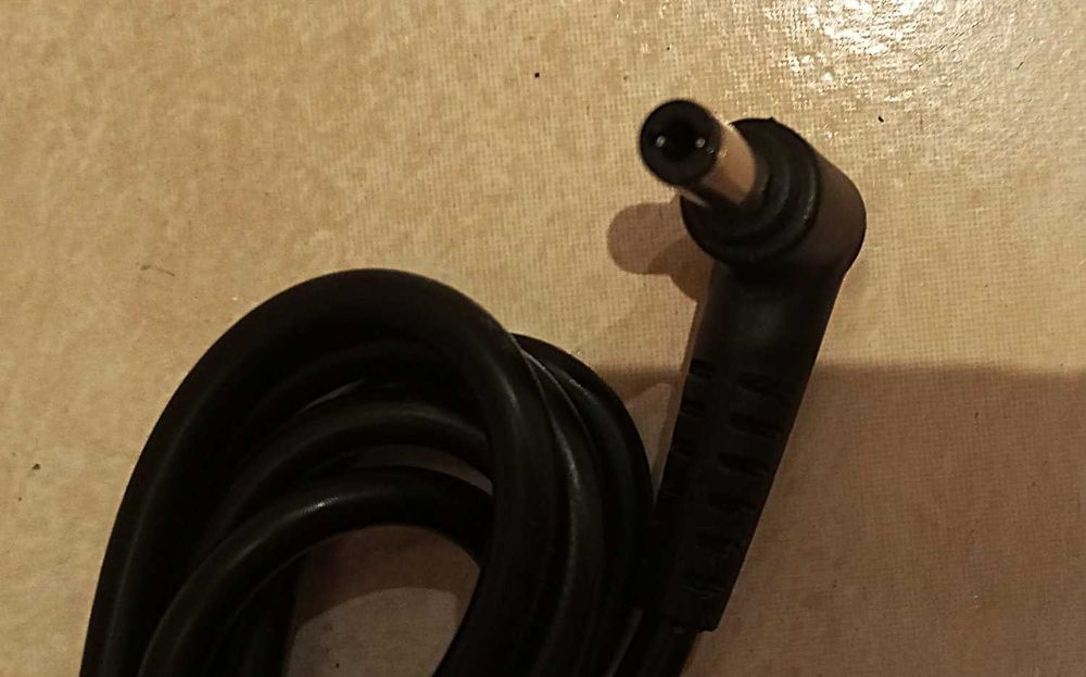 ASUS 65W Charger440851335375769601