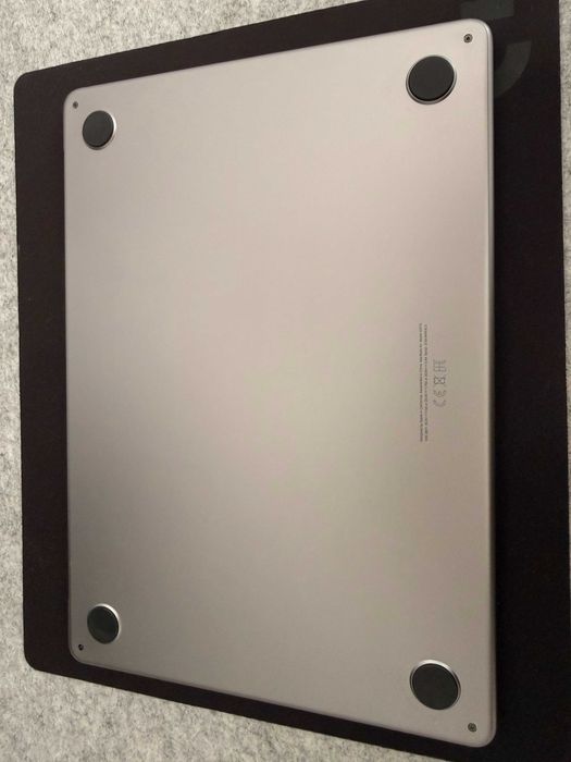 MacBook Air 13,6