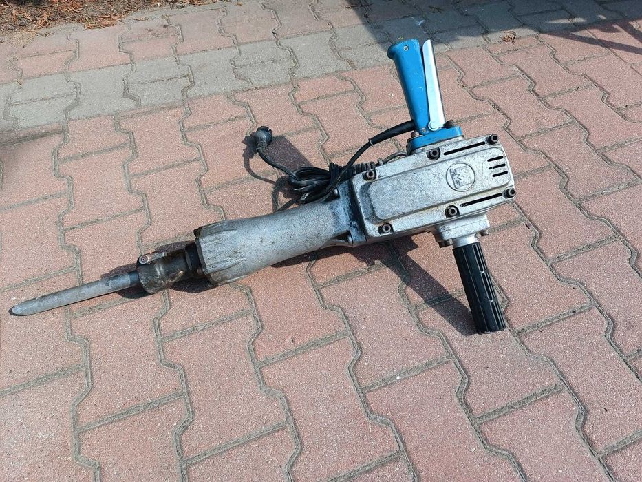 Młot makita HM1400