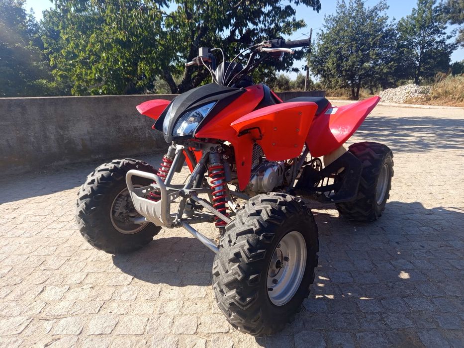Mota em bom estado com revisão feita uma 300 Honda