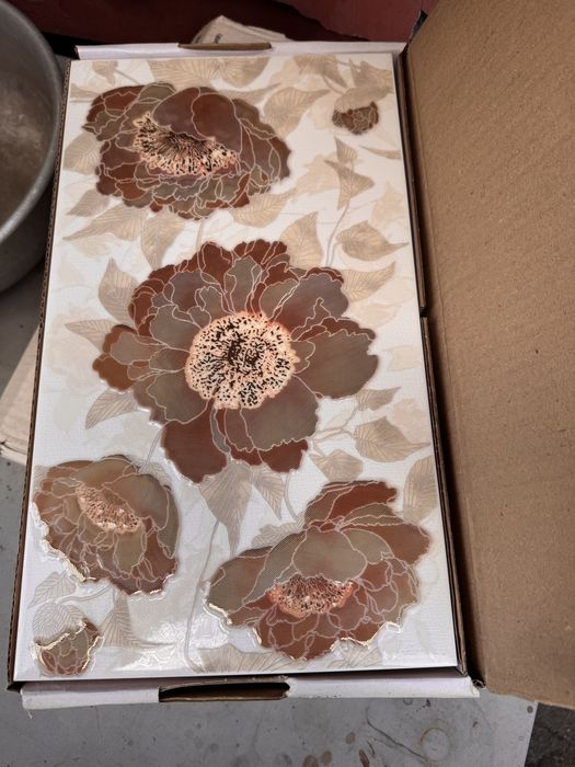 Плитка декоративна з квітами, нова