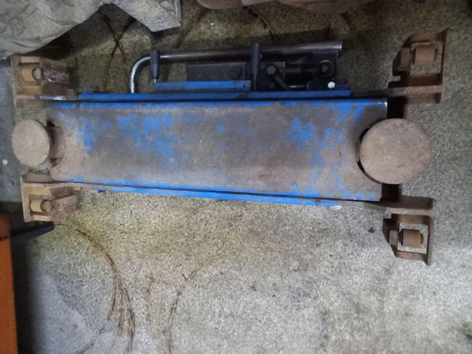 Траверса для ями або підйомника
