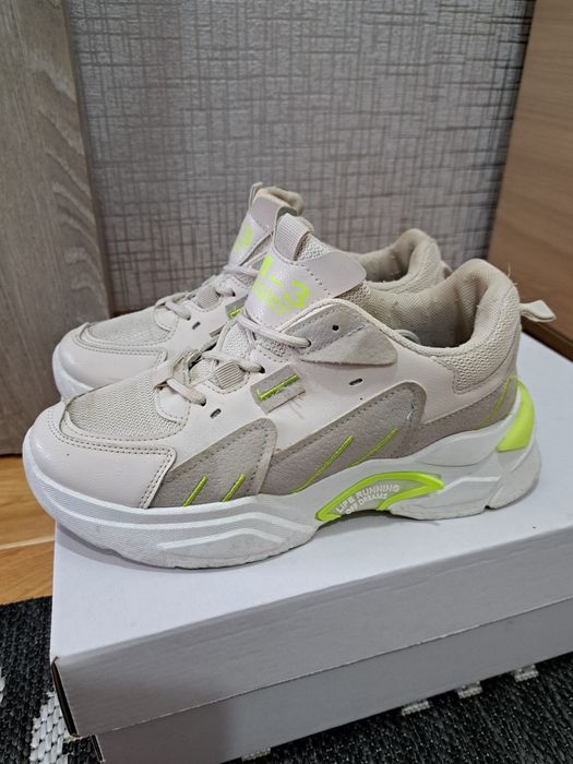 Кросівки 38 розмір