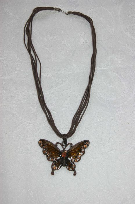 Naszyjnik z motylem