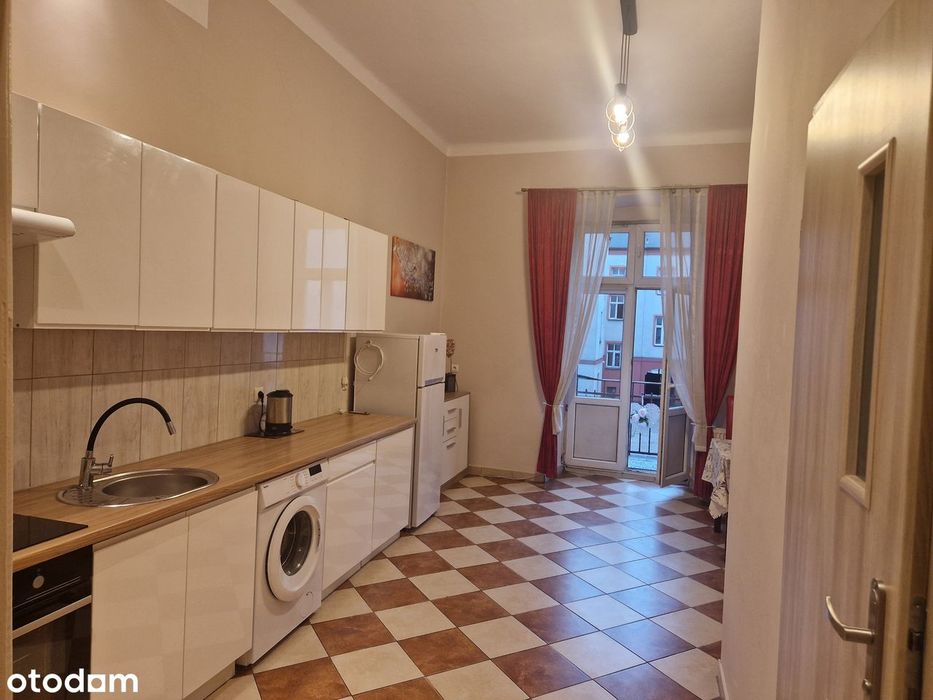 M3 do zamieszkania, w kamienicy, ścisłe centrum, ul. Piłsudskiego.