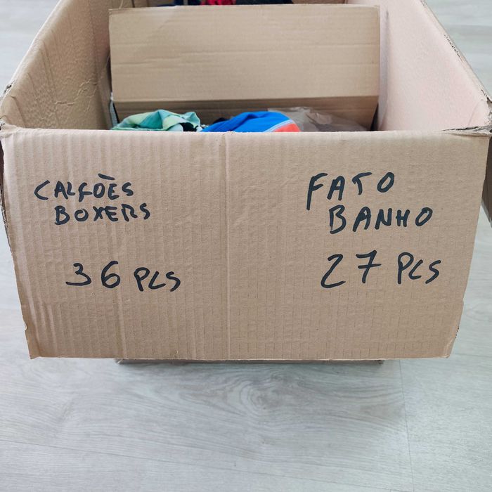 Lote de bikinis e fatos banho 350 peças