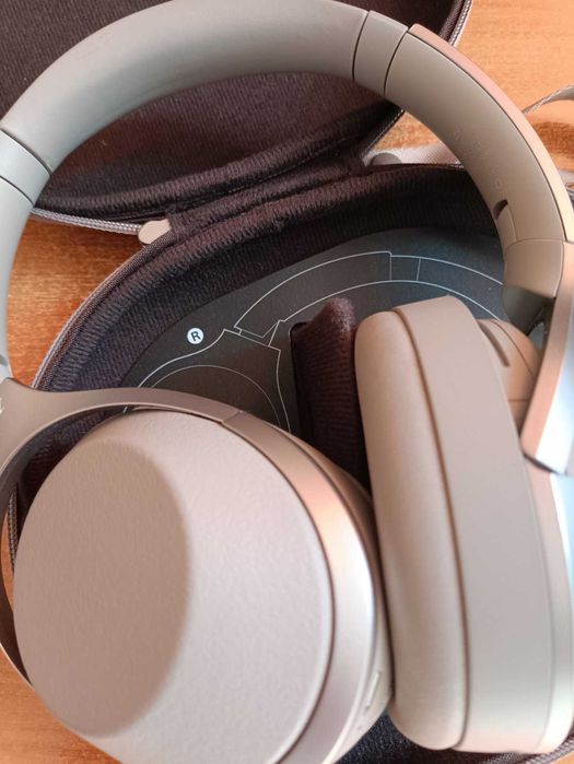 Беспроводные наушники с шумоподавлением SONY WH-1000XM2