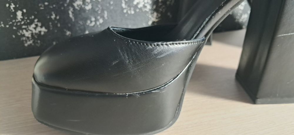 Elegancie buty na obcasie
