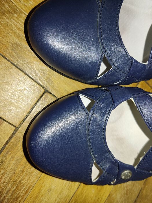 Шкіряні босоніжки на підборах