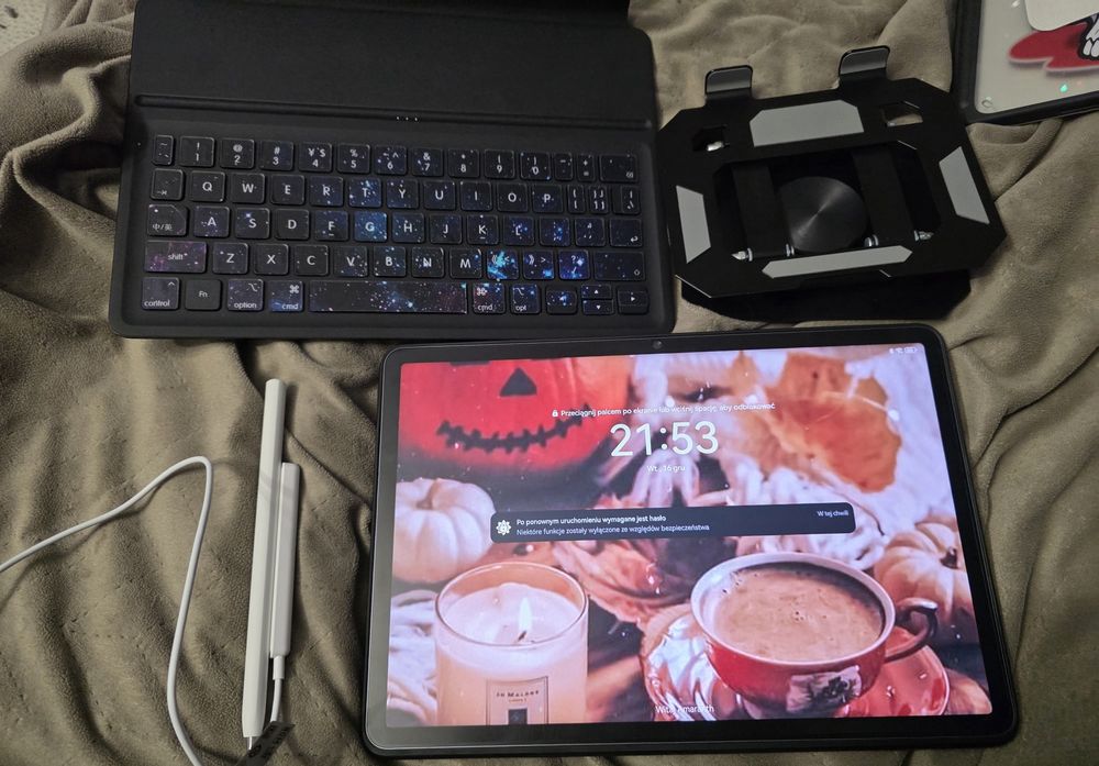 Sprzedam tablet plus gratisy