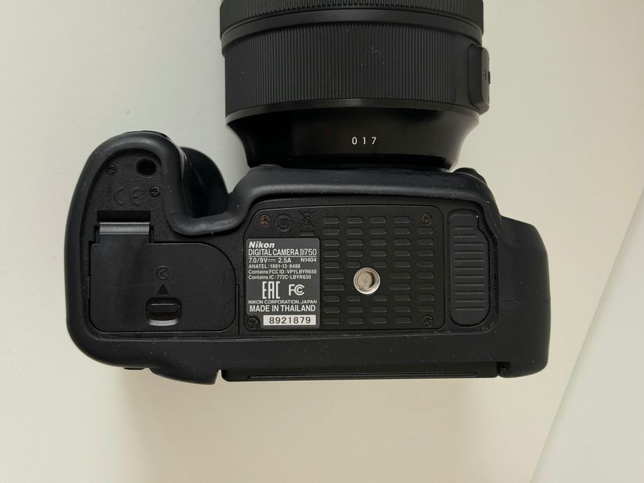 Nikon D750 (corpo) + capa de silicone, excelente estado