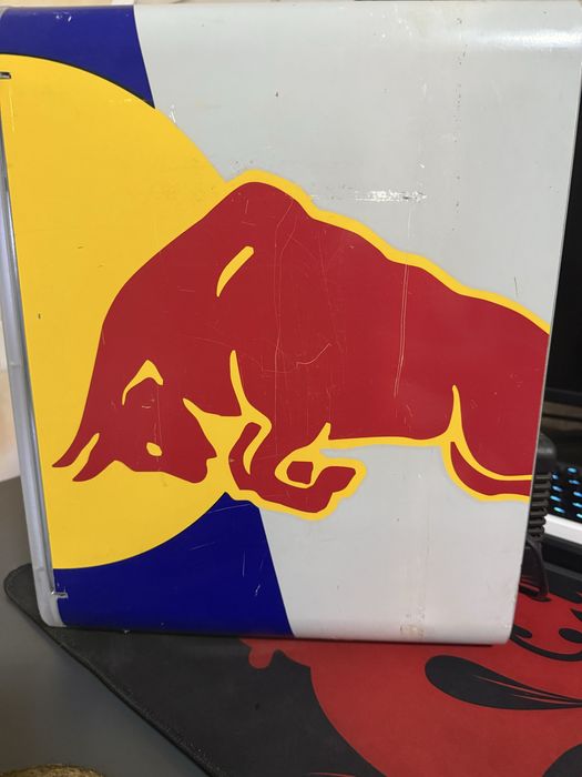 Холодильник Red Bull