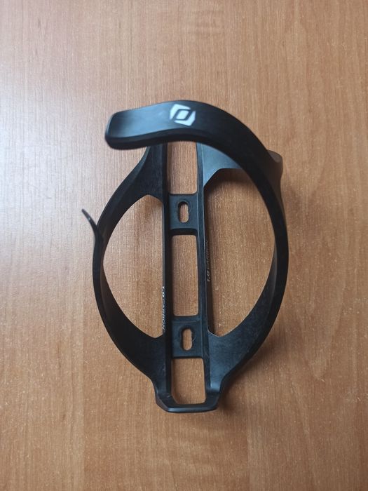 Koszyk bidonu Syncros Tailor Cage 1.0 Carbon  26g  okazja  MTB  Szosa