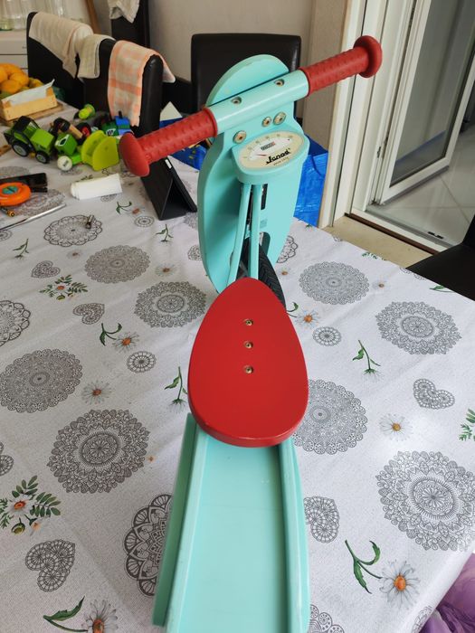 Bicicleta sem pedais/trotinete scooter em madeira janod