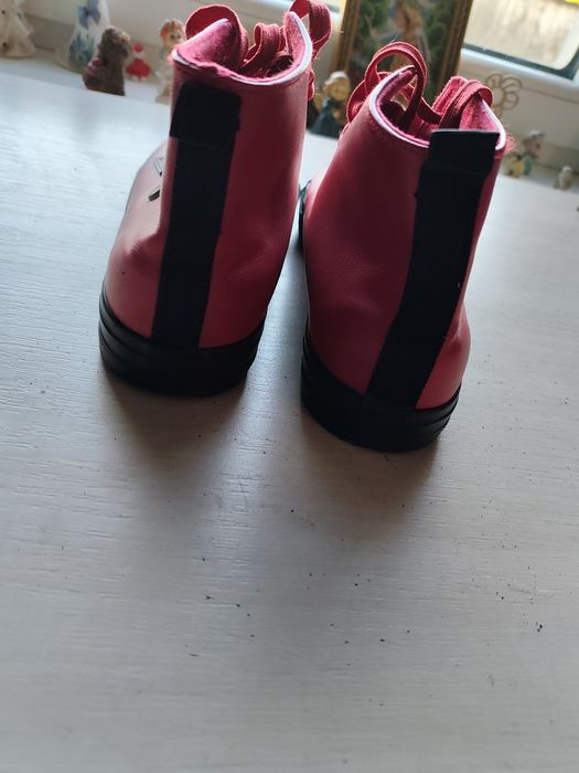 Czerwone trampki za kostkę