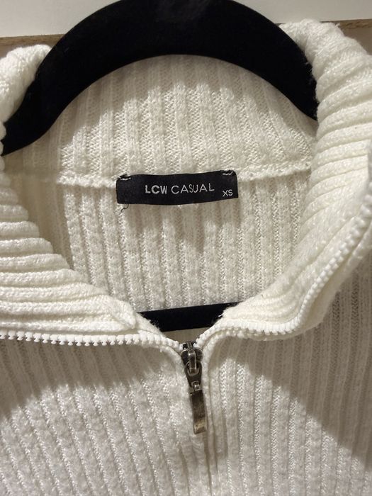 Кофточка з м’якої тканини, приємної до тіла.