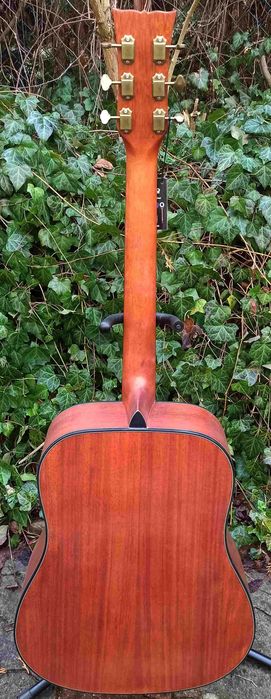 Nowa gitara akustyczna Barcelona B1007W