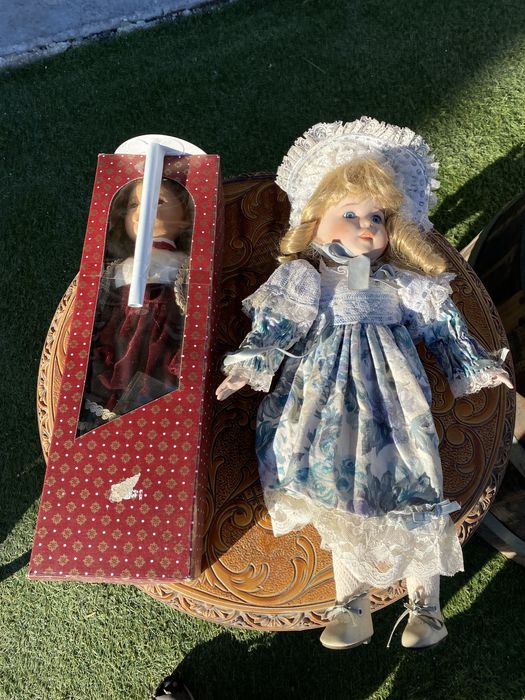 Bonecas porcelana em caixa
