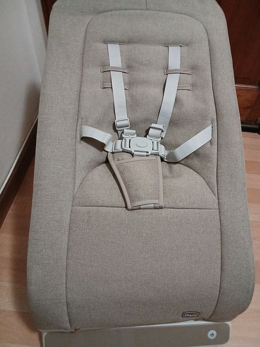 Cadeira de baloiço de bébé elétrica.