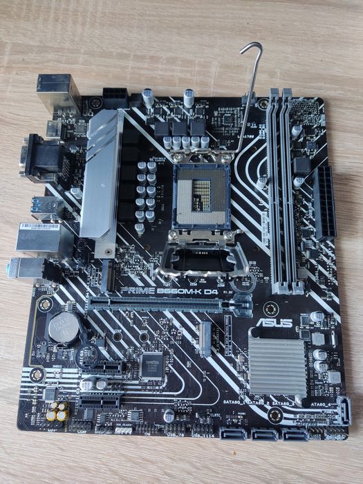 Продам Материнскую Плату Asus b660m-K D4