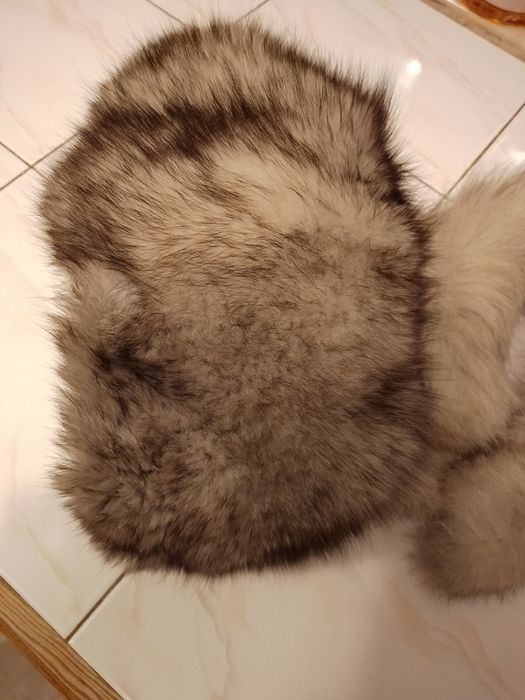 Czapka,toczek damski z lisa srebrnego,plus szalik.