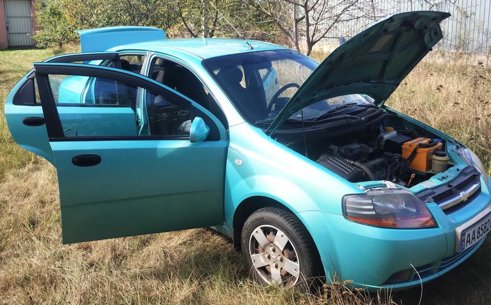 Chevrolet Aveo 2005 1.5 бензин механика