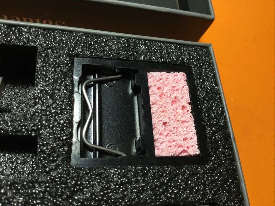 Паяльник аккумуляторный , сьемное жало .