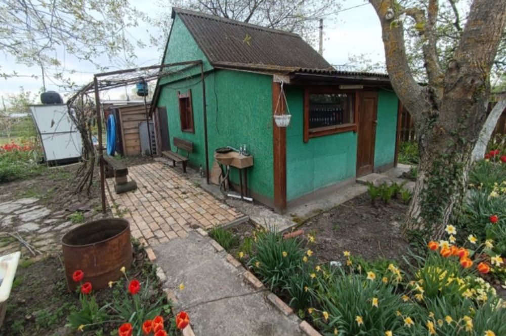 Земельна ділянка з літнім будинком