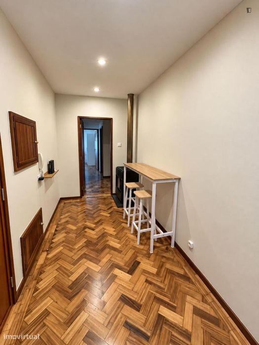 Quarto - localizado em Mafamude Porto