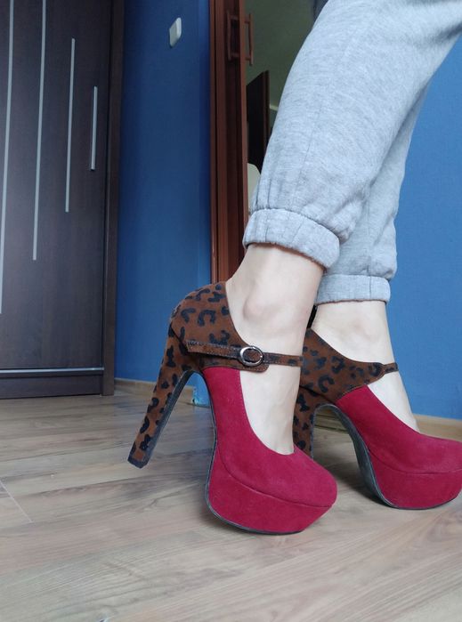 Szpilki na platformie