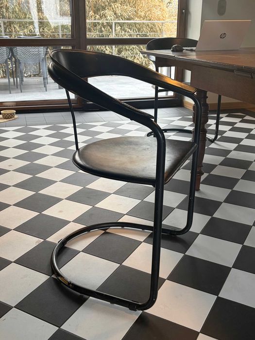 Krzesła Arrben włoskie styl bauhaus