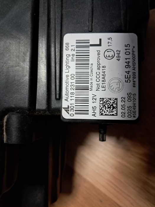 Lampa lewa przód Skoda Oktavia
