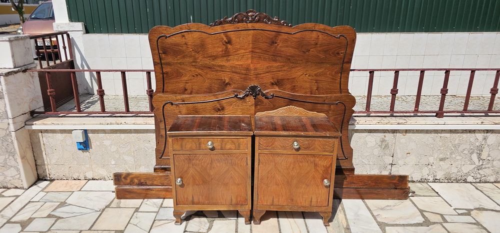 Vendo Cama e mesas de cabeceira