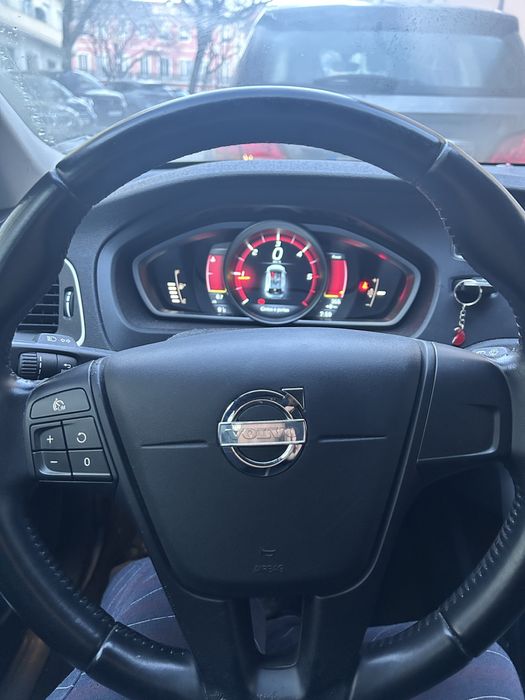 Volvo V40 D2 2013