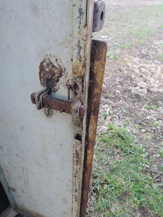 Металева   будка