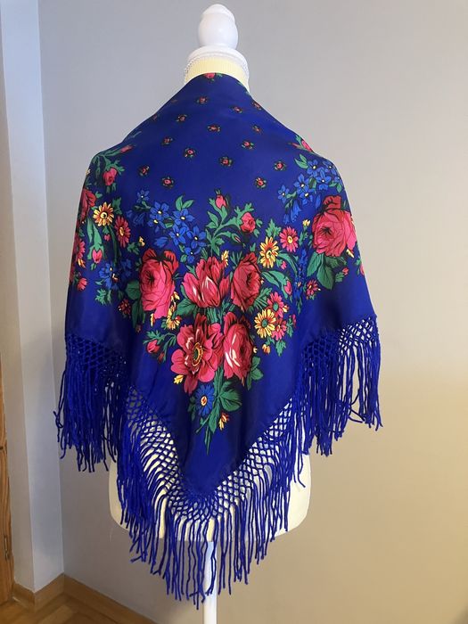 Kobaltowa chusta ludowa