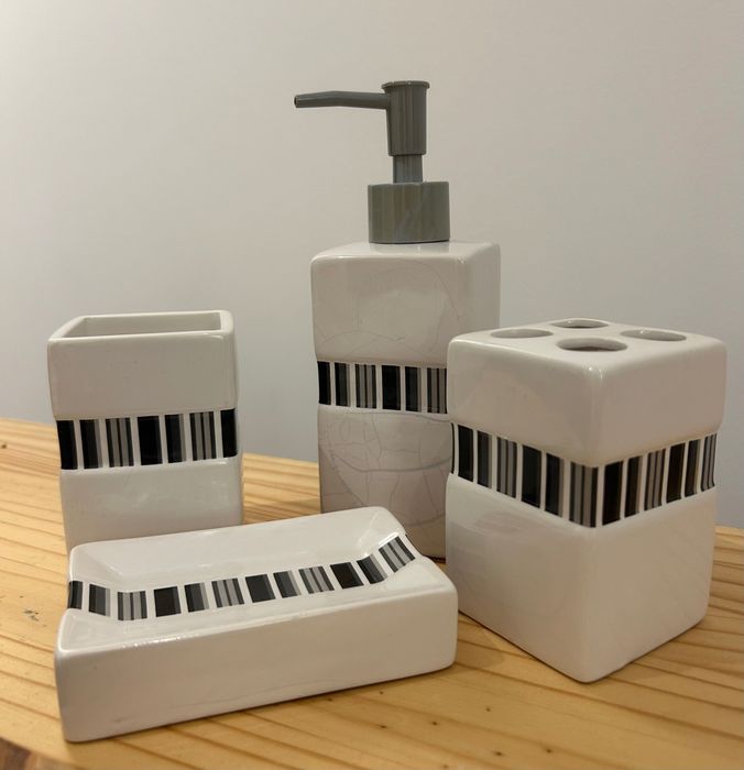 Toiletware Set443782089095270400