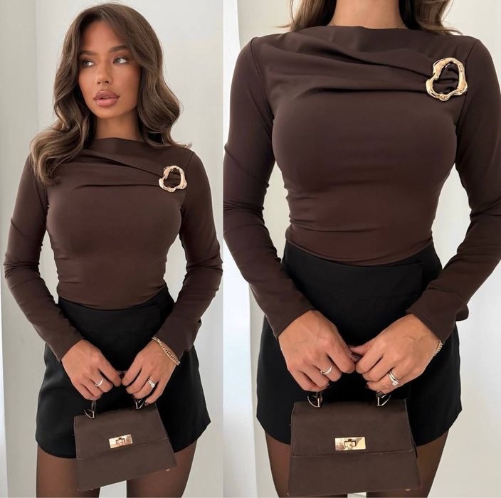 Гарна кофтинка з брошкою