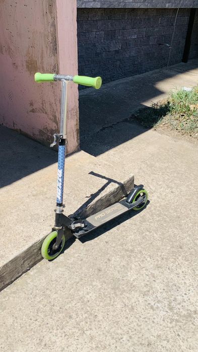 Продам самокат.алюмінієва рама.