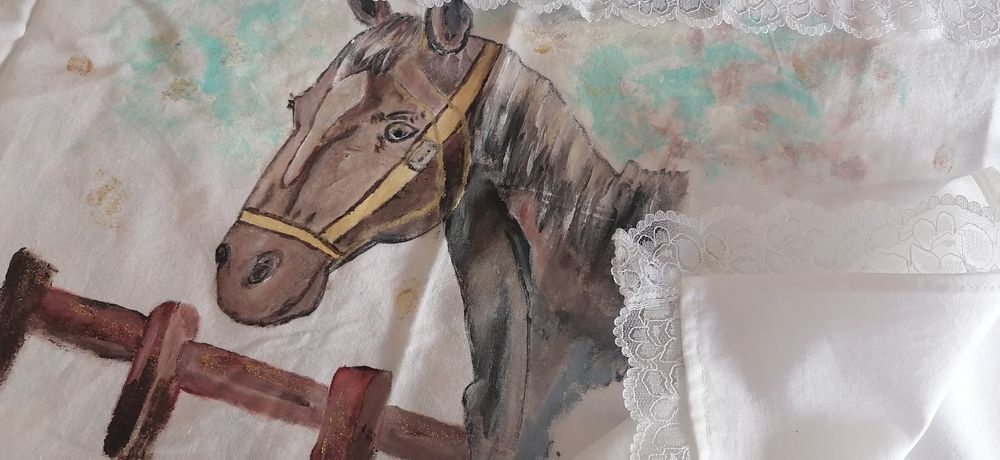 Linda toalha de mesa em algodão pintada à mão