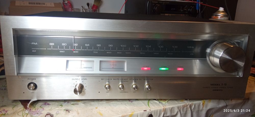 Tuner stereo Onkyo T-9