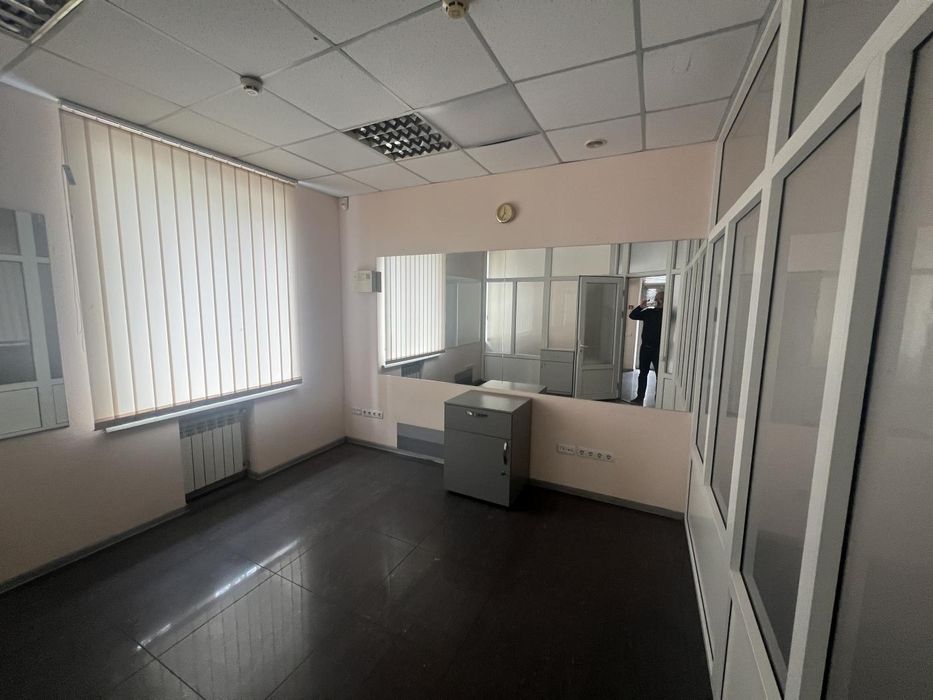 Продаж фасадного офісу 130 м² — вул. В. Лобановського (р-н Металургів)